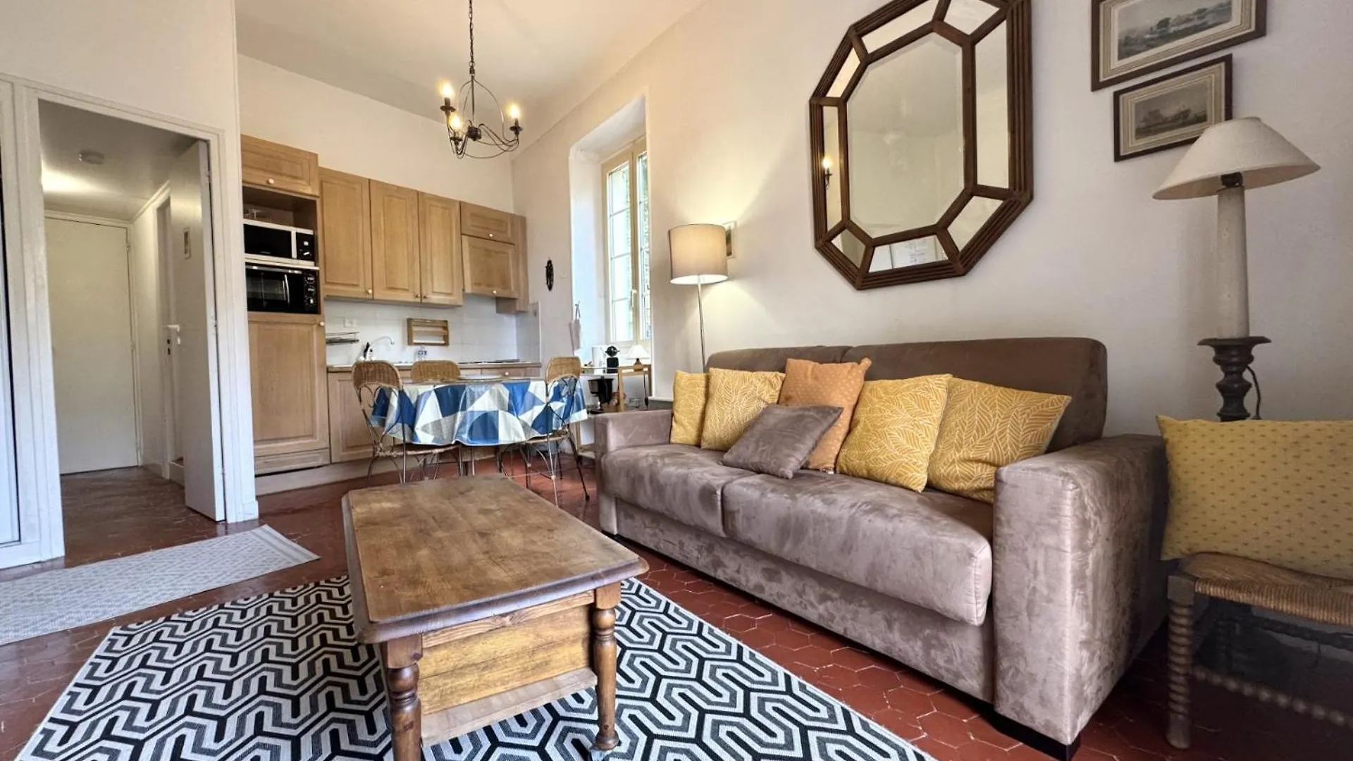 Aparthotel Riviera - Balcon Honore 1 - Old Town - 5 Mn Promenade Des Anglais Et Plage - Charme Absolu - Appartement 2 Pieces Avec Balcon Ac - Vue Mer Et Ville Nice