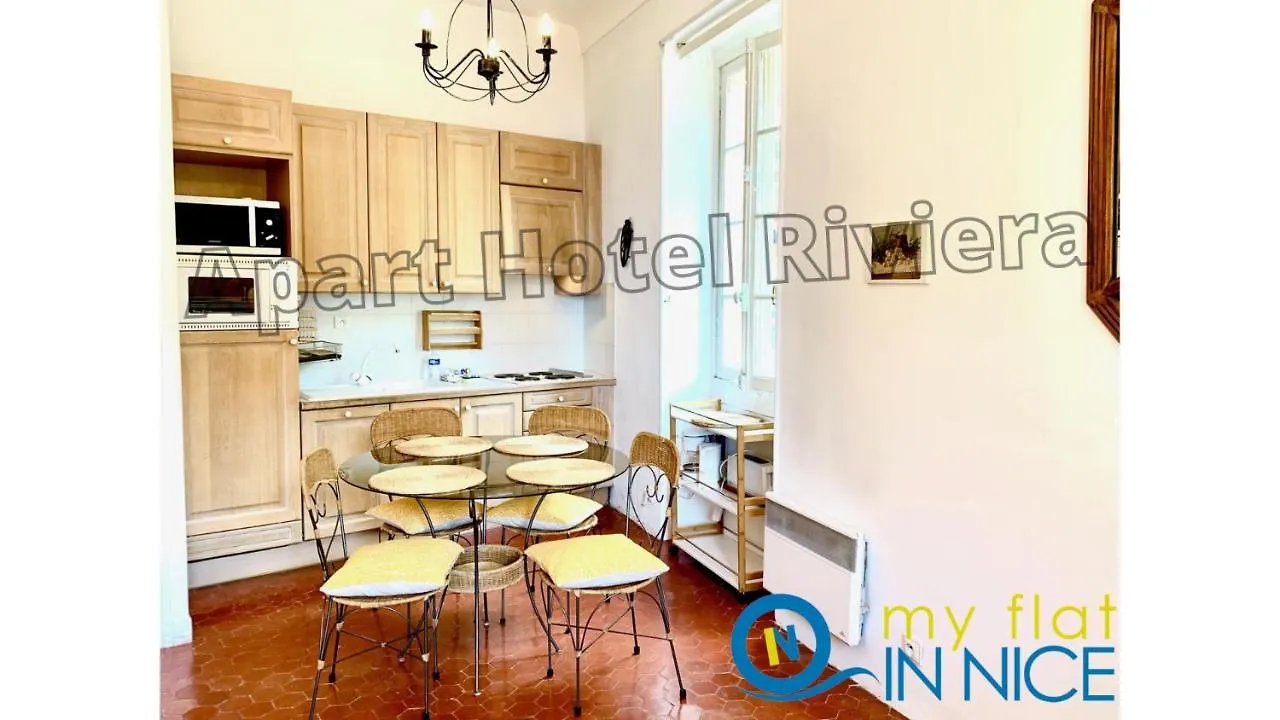 Aparthotel Riviera: Old Town Charm with Sea View Balcony Nice