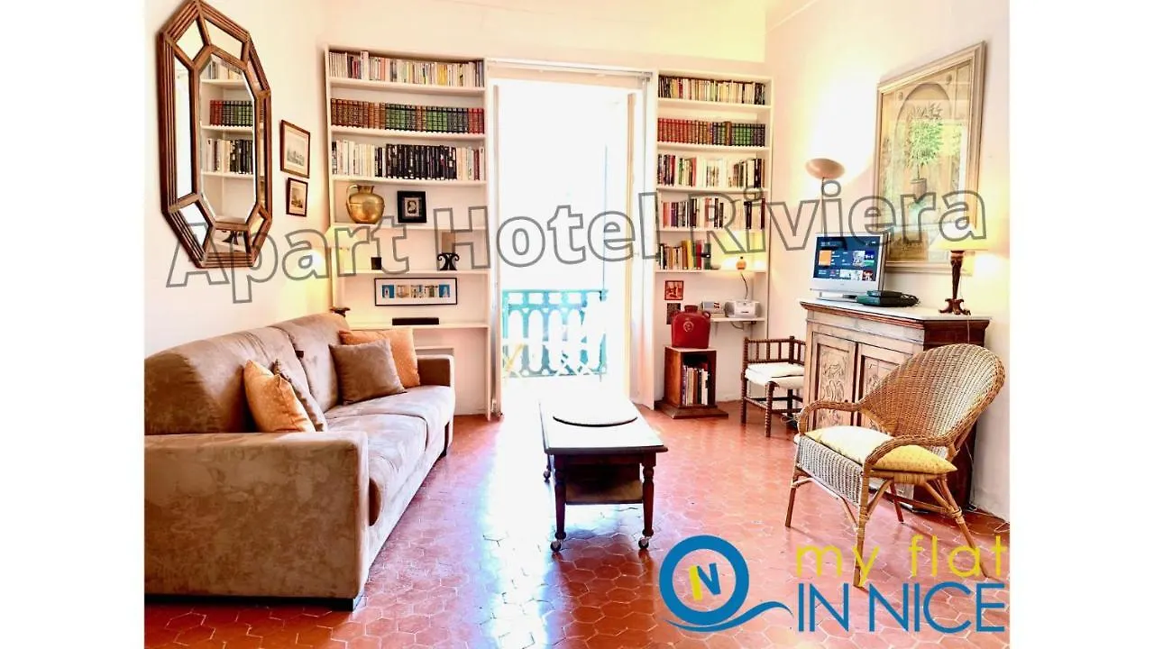 Aparthotel Riviera: Old Town Charm with Sea View Balcony Nice